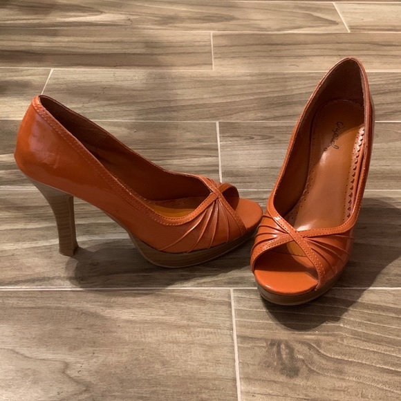 Qupid Burnt Orange Peep Toe Wood Heels - Picture 2 of 2